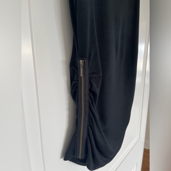 Banana Republic black sleeveless top - Picture 2 of 6